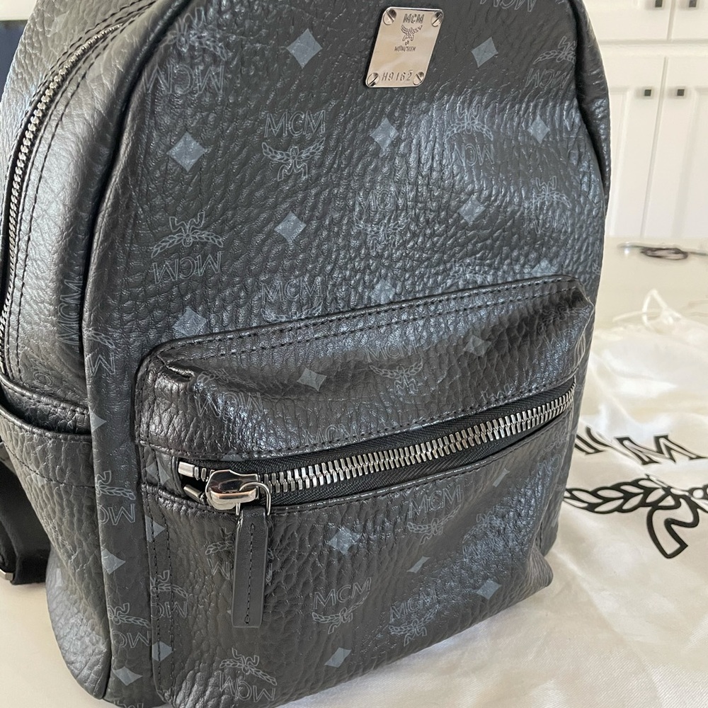 Great condition, I only used it for couple times, comes with the bag